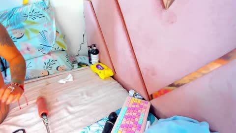 lilii-pety online show from 01/04/25, 02:14