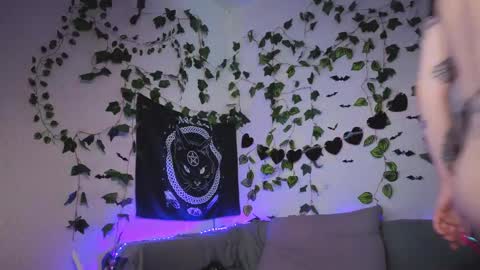 Mia online show from 03/23/26, 07:56