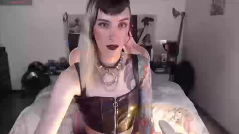 luna   online show from 09/19/25, 08:53