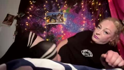 kay_la online show from 09/11/25, 12:38