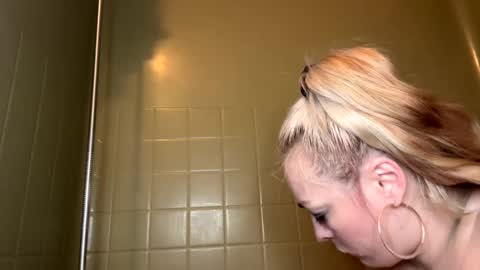 kay_la online show from 09/16/25, 06:47