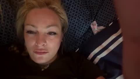 kay_la online show from 09/21/25, 11:45