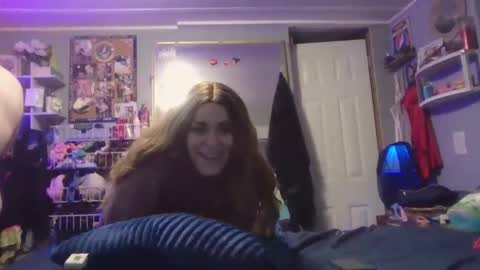 Snapshot of kaylaandmike23 chatting on 04/07/26, 05:08 M and K online show from 04/07/26, 05:08