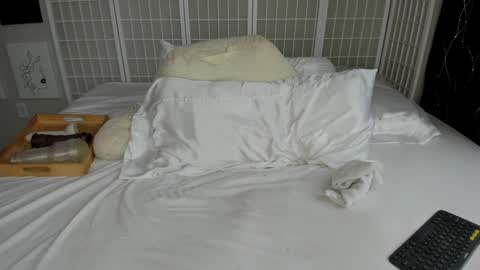 Snapshot of kaylacruise chatting on 12/27/24, 02:54 Kayla Cruise online show from 12/27/24, 02:54