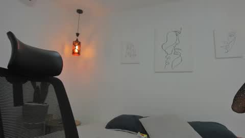      K A Y L A      online show from 10/16/25, 03:57