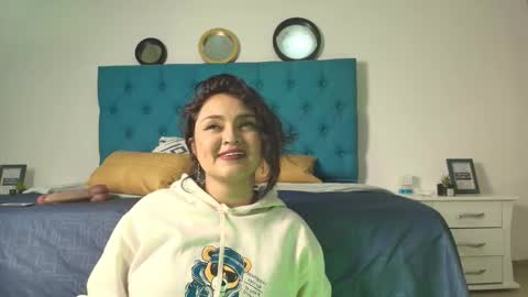 Snapshot of kaylavanber_ chatting on 02/13/25, 05:37 KAYLA Damian online show from 02/13/25, 05:37