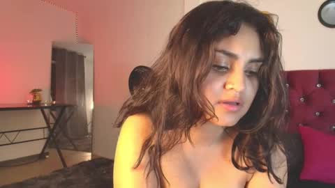 Snapshot of kaylavanber_ chatting on 02/18/25, 09:43 KAYLA Damian online show from 02/18/25, 09:43