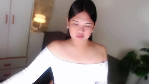 Snapshot of kayleepinay chatting on 06/19/26, 04:55 Y O U R F U T U R E K A Y L E E online show from 06/19/26, 04:55