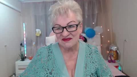 kaylesmoll online show from 10/01/25, 06:36