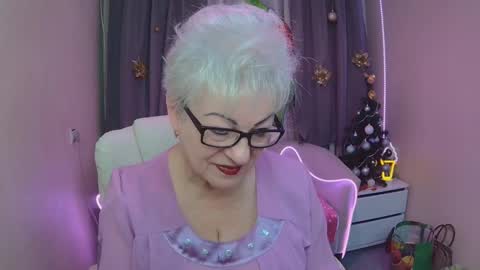 kaylesmoll online show from 12/18/25, 07:42