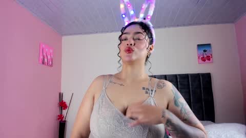 Snapshot of kayllaevans_ chatting on 12/22/24, 04:38 Kay online show from 12/22/24, 04:38