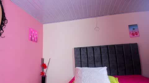 Snapshot of kayllaevans_ chatting on 01/08/25, 12:06 Kay online show from 01/08/25, 12:06