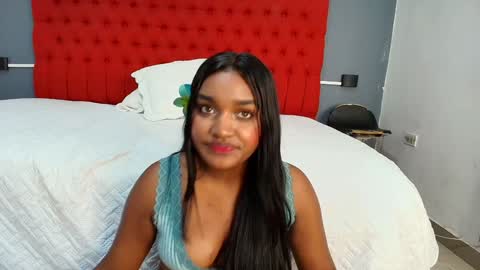 Snapshot of kayna_gomez chatting on 12/29/24, 10:47 Kayna online show from 12/29/24, 10:47