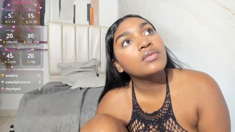 Snapshot of kayna_gomez chatting on 01/09/25, 01:29 Kayna online show from 01/09/25, 01:29