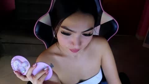 Snapshot of keeiity_moon chatting on 05/13/26, 01:30 keeiity_moon online show from 05/13/26, 01:30