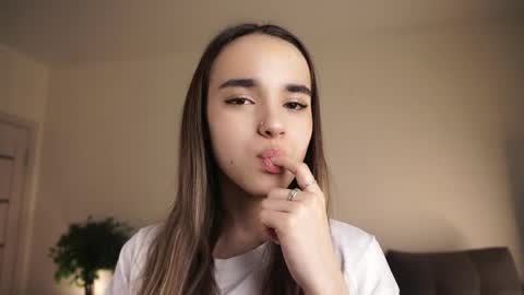 Snapshot of keeleyreineck chatting on 05/31/26, 07:04 Nika online show from 05/31/26, 07:04