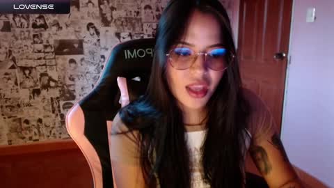 Snapshot of keikim_ chatting on 02/19/25, 10:09 Kimk online show from 02/19/25, 10:09