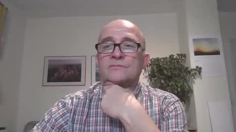 keilie1 online show from 12/25/24, 07:56