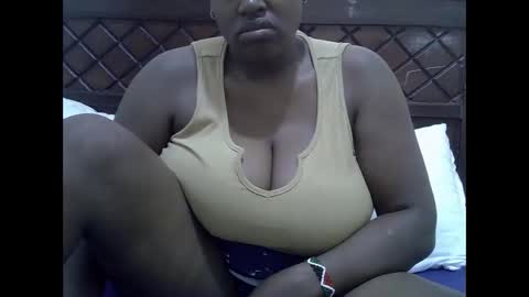 Snapshot of kelly_jones9 chatting on 05/19/26, 12:44 kelly_jones9 online show from 05/19/26, 12:44