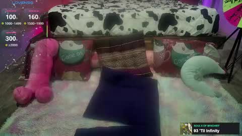 Kelly online show from 10/20/25, 06:03