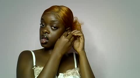 Snapshot of kellymine_ chatting on 05/18/26, 01:28 kellymine_ online show from 05/18/26, 01:28