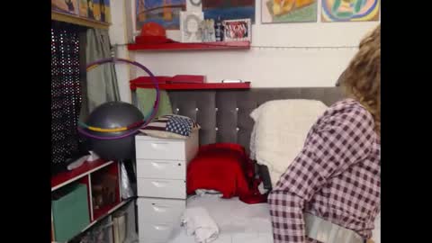 kelly online show from 02/15/25, 08:33