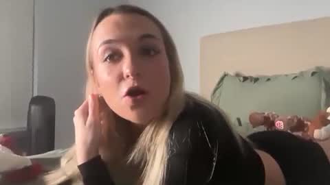 Snapshot of kelseyblu chatting on 02/16/26, 11:34 Kelsey Blu online show from 02/16/26, 11:34