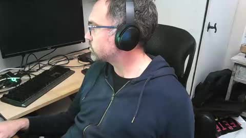 Snapshot of kelvin06133 chatting on 03/11/25, 09:37 kelvin06133 online show from 03/11/25, 09:37