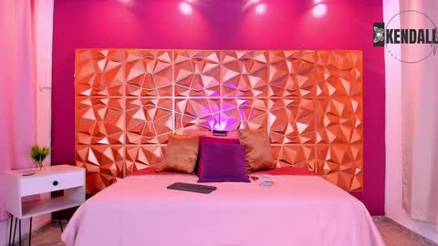 Snapshot of kendall23_ chatting on 12/10/24, 07:43 Kendall online show from 12/10/24, 07:43