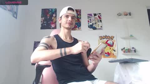 Snapshot of kendall_ros chatting on 12/19/24, 06:01 kendall ross online show from 12/19/24, 06:01