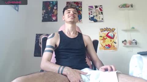 Snapshot of kendall_ros chatting on 12/25/24, 07:56 kendall ross online show from 12/25/24, 07:56