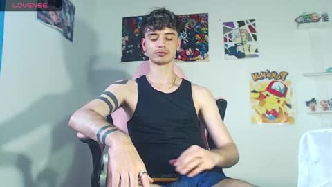 Snapshot of kendall_ros chatting on 12/29/24, 10:36 kendall ross online show from 12/29/24, 10:36