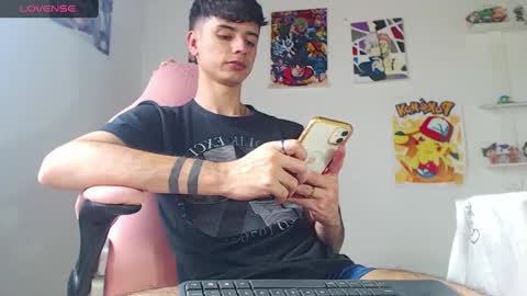 Snapshot of kendall_ros chatting on 02/18/25, 06:47 kendall ross online show from 02/18/25, 06:47