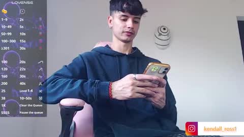 Snapshot of kendall_ros chatting on 09/22/25, 03:14 kendall ross online show from 09/22/25, 03:14