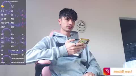 Snapshot of kendall_ros chatting on 09/27/25, 03:06 kendall ross online show from 09/27/25, 03:06