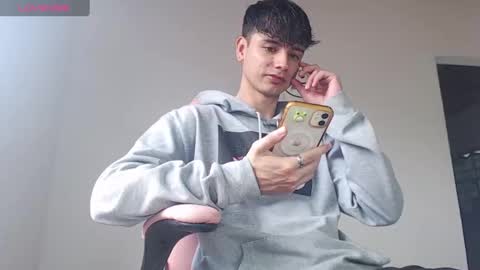 Snapshot of kendall_ros chatting on 09/30/25, 03:17 kendall ross online show from 09/30/25, 03:17