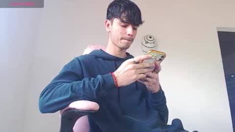 Snapshot of kendall_ros chatting on 10/15/25, 04:18 kendall ross online show from 10/15/25, 04:18