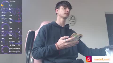 Snapshot of kendall_ros chatting on 10/26/25, 03:07 kendall ross online show from 10/26/25, 03:07