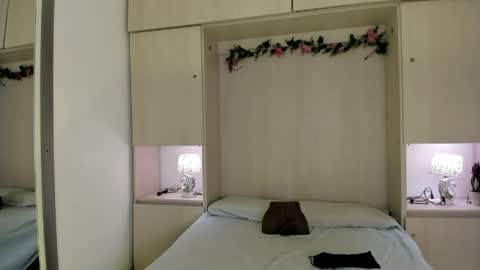 Kendal online show from 04/19/26, 12:26