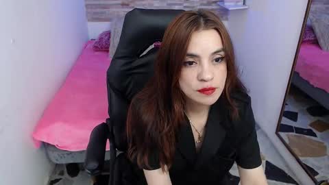 Snapshot of kendallwood_ chatting on 10/14/25, 07:58 Kendall online show from 10/14/25, 07:58