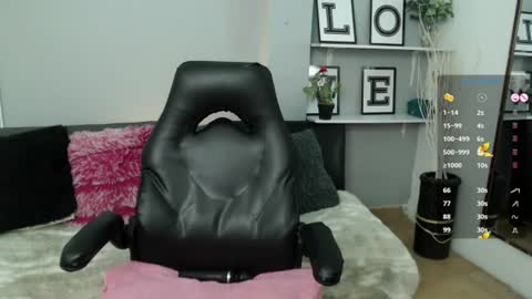 Snapshot of kendallwood_ chatting on 07/05/26, 03:56 Kendall online show from 07/05/26, 03:56