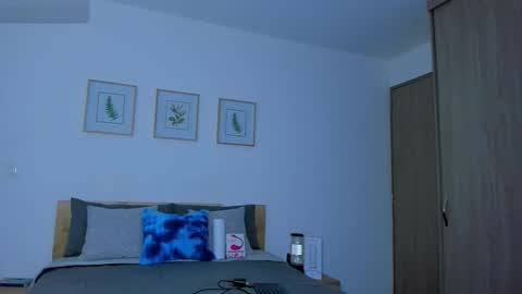 kendel_dimitri online show from 11/26/25, 09:21