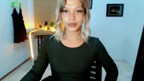 Snapshot of kendra_lunaxx chatting on 05/18/26, 09:48 kendra_lunaxx online show from 05/18/26, 09:48