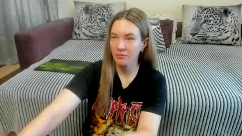 Snapshot of kendra_xx_ chatting on 06/15/26, 11:40 Kendra online show from 06/15/26, 11:40
