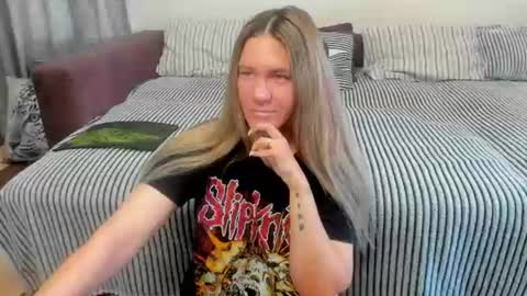 Snapshot of kendra_xx_ chatting on 07/20/26, 11:40 Kendra online show from 07/20/26, 11:40