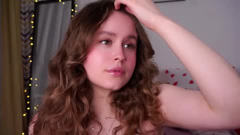 Kira online show from 04/08/26, 10:21