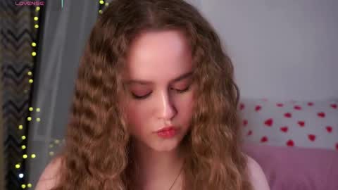 Snapshot of kendraedger chatting on 04/30/26, 10:25 Kira online show from 04/30/26, 10:25
