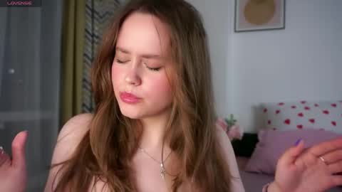Snapshot of kendraedger chatting on 05/06/26, 10:37 Kira online show from 05/06/26, 10:37