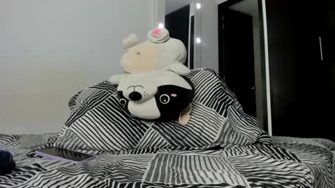 kendra Sthefania online show from 01/15/25, 09:41