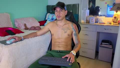 Chriss Morales online show from 10/28/25, 02:04